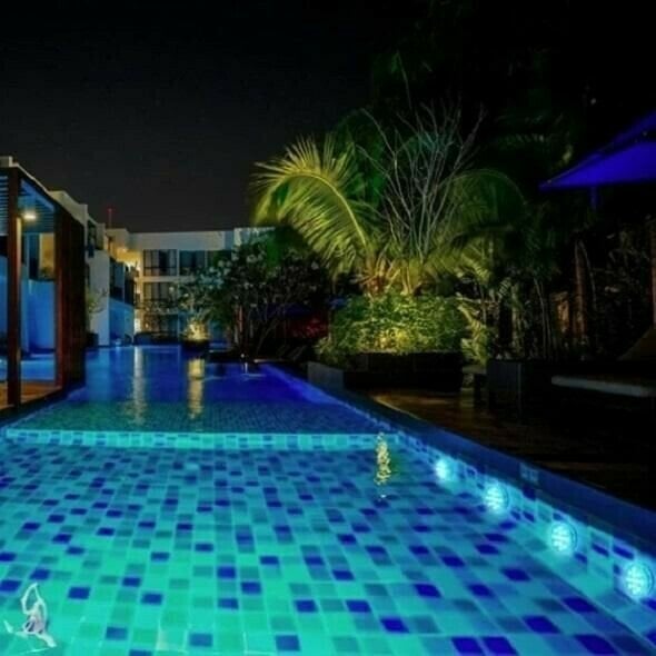 1+1 GRATIS | Lumea™ Verwandeln Sie Ihren Pool in eine strahlende Oase