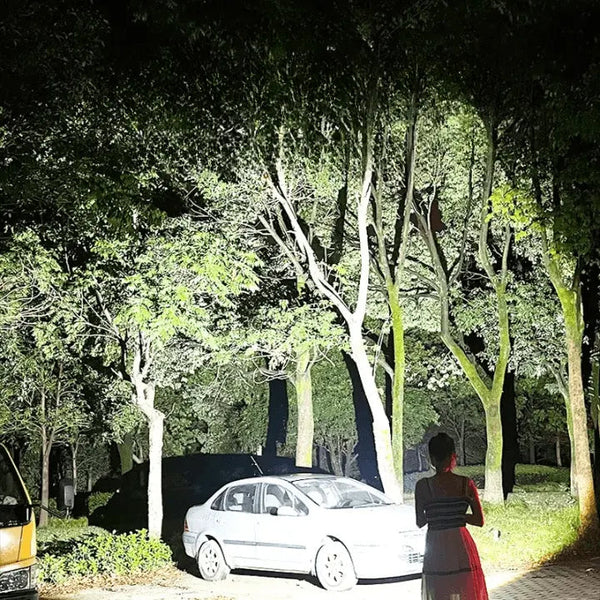 NightForce™ LED-Taschenlampe – Beherrsche die Dunkelheit mit unaufhaltsamer Helligkeit und Selbstvertrauen