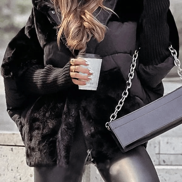 Damen Winterjacke | Gefütterte Steppjacke mit Fell-Details | Lockerer Schnitt & Warmes Innenfutter