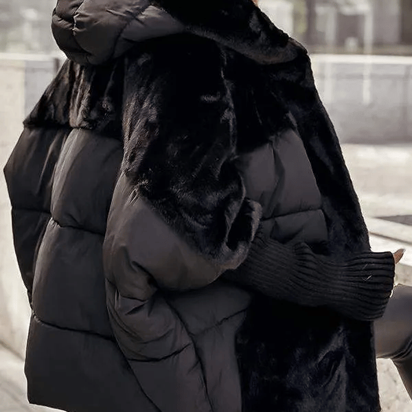 Damen Winterjacke | Gefütterte Steppjacke mit Fell-Details | Lockerer Schnitt & Warmes Innenfutter