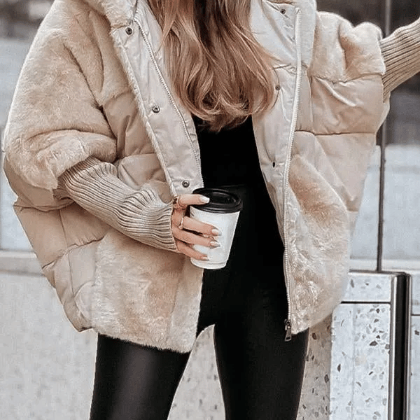 Damen Winterjacke | Gefütterte Steppjacke mit Fell-Details | Lockerer Schnitt & Warmes Innenfutter