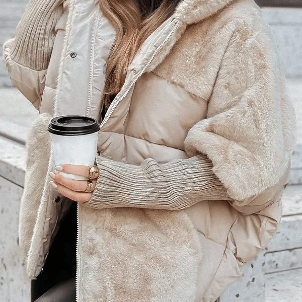 Damen Winterjacke | Gefütterte Steppjacke mit Fell-Details | Lockerer Schnitt & Warmes Innenfutter