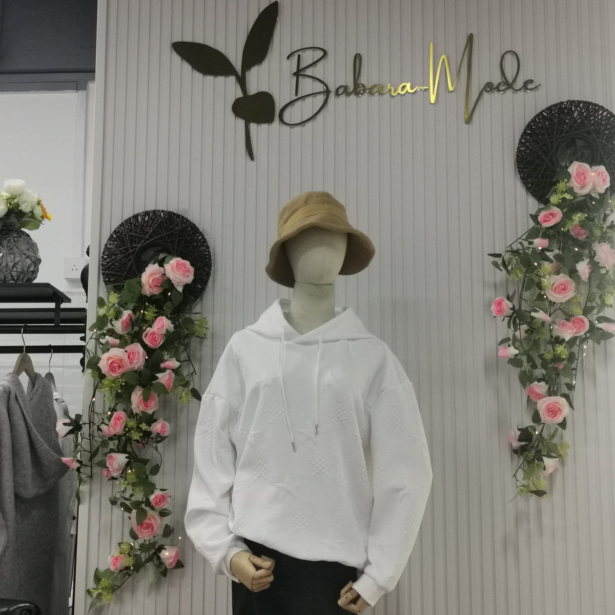 Koshy™ Einfarbiges weißes Sweatshirt mit langen Ärmeln