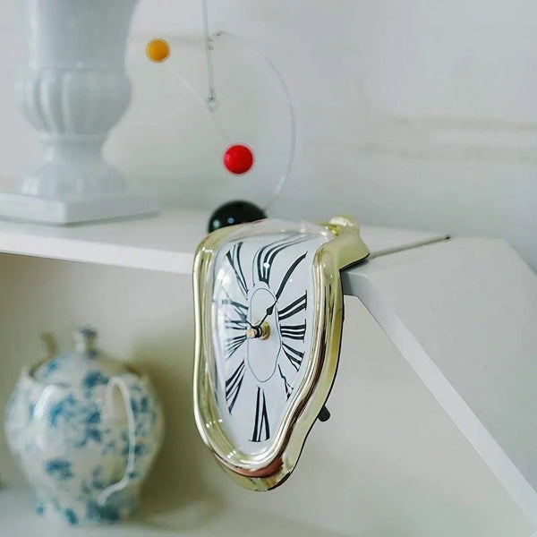 TimeMelt™ - Persistenz der Erinnerung - Abstrakte schmelzende Uhr