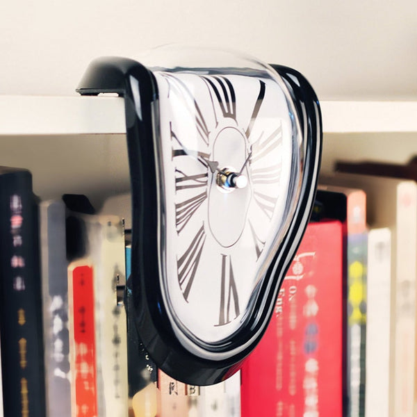 TimeMelt™ - Persistenz der Erinnerung - Abstrakte schmelzende Uhr