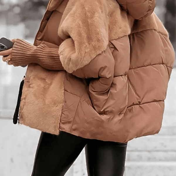 Damen Winterjacke | Gefütterte Steppjacke mit Fell-Details | Lockerer Schnitt & Warmes Innenfutter
