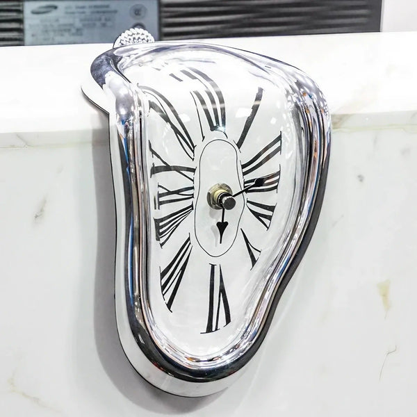 TimeMelt™ - Persistenz der Erinnerung - Abstrakte schmelzende Uhr