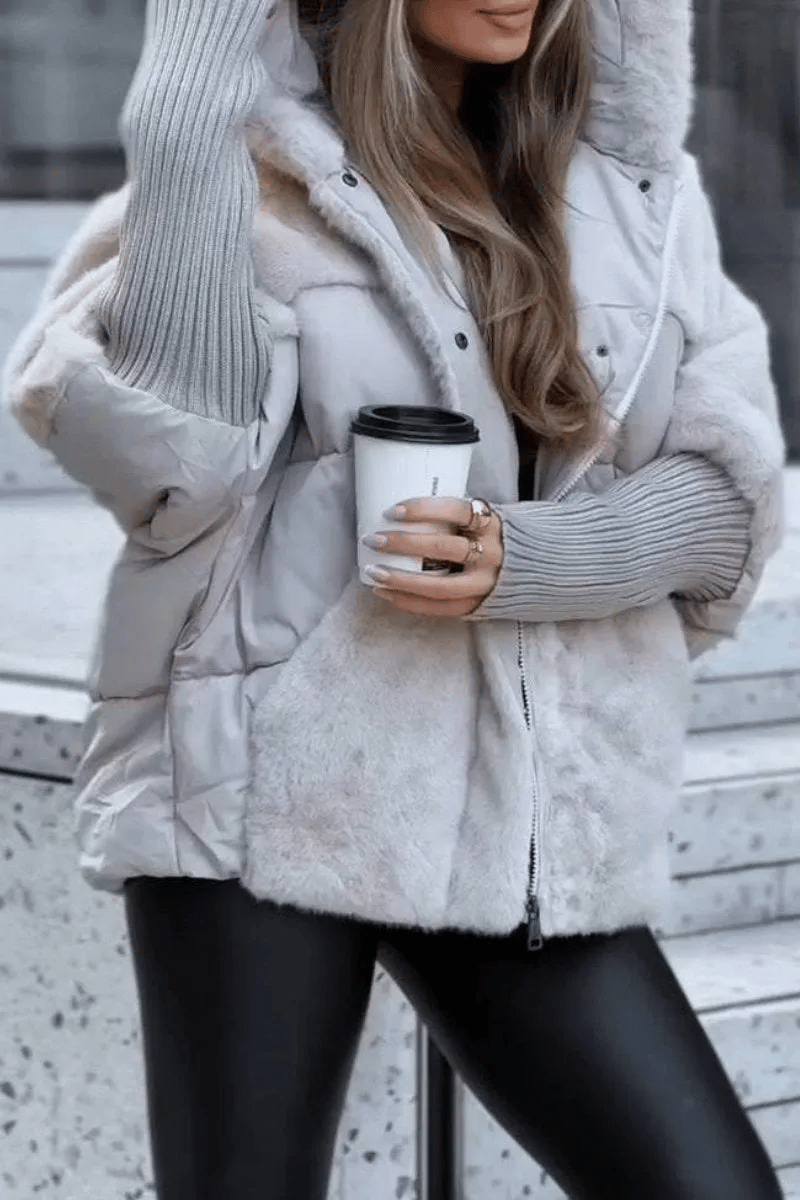 Damen Winterjacke | Gefütterte Steppjacke mit Fell-Details | Lockerer Schnitt & Warmes Innenfutter