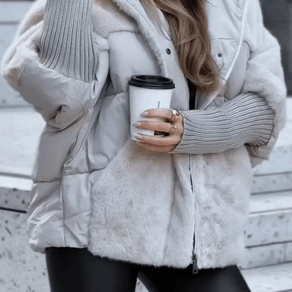 Damen Winterjacke | Gefütterte Steppjacke mit Fell-Details | Lockerer Schnitt & Warmes Innenfutter