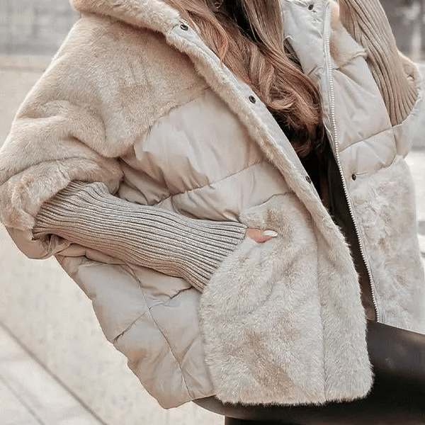 Damen Winterjacke | Gefütterte Steppjacke mit Fell-Details | Lockerer Schnitt & Warmes Innenfutter