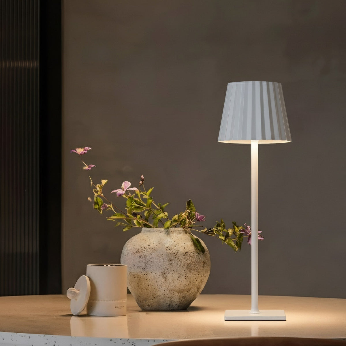 Kabellose Tischlampe | Lampe für Wohnzimmer | Moderne Tischleuchte mit Akku | VelaLume